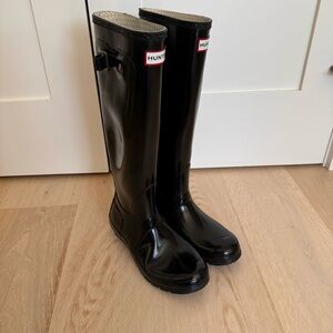 Hunter Women's Original Tall Gloss Rain Boots - Size US 8
